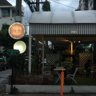 Lady B Cake Sweet&Treat