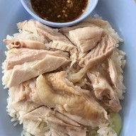 ข้าวมันไก่ ขนมจีน หน้าโรงพยาบาลใกล้หมอ