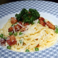 Spaghetti Alfredo (220฿) 