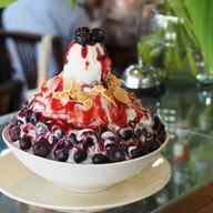 Mix Berry Bingsu น้ำแข็งไสสไตล์เกาหลี เปรี้ยว หวาน เย็น ชื่นใจ