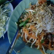 ผัดไทย หอยทอด หน้าโรงหนังเก่า