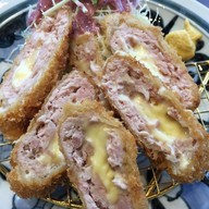 ชุดหมูชีส