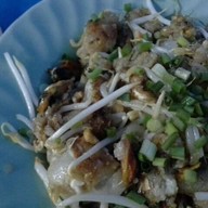 ผัดไทย หอยทอด หน้าโรงหนังเก่า