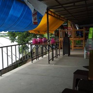 เจ๊แวว ก๋วยเตี๋ยวบ้านบึง กระเพราเป็ด