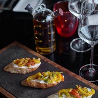 Volti Restaurant And Bar โรงแรมแชงกรีลา