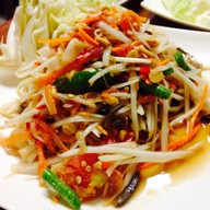 ก๋วยเตี๋ยวลูกชิ้นหมูฮีโร่ ประชานิเวศน์