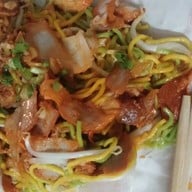 บะหมี่เหลือง,หมี่หยก ผัดไทยหมูแดง