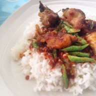 ข้าวผัดปู "น้อย"