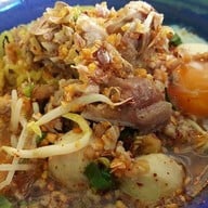 ก๋วยเตี๋ยวเก๊าสะเดา สันติธรรม
