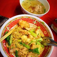 นายหนวดบะหมี่เกี๊ยวหมูแดง
