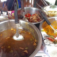 ร้านข้าวแกงพี่แดง