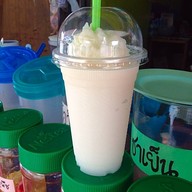 fruitshake by chomp'oo หน้าโรงเรียนพระหฤทัยเชียงใหม่