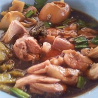 เจ้แมว ขาหมูรสเด็ด