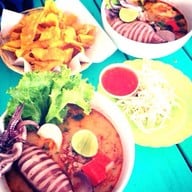 ก๋วยเตี๋ยวต้มยำกุ้งหนักเครื่อง