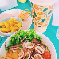 ก๋วยเตี๋ยวต้มยำกุ้งหนักเครื่อง