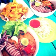 ก๋วยเตี๋ยวต้มยำกุ้งหนักเครื่อง