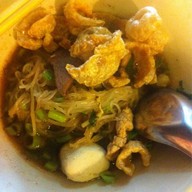 ร้านก๋วยเตี๋ยวน้ำตก ส้มตำ หลัง The Mall งามวงค์วาน
