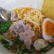 ก๋วยเตี๋ยวไข่ต้มยำ