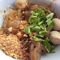 ปุ้ม ก๋วยเตี๋ยวสูตรสมุนไพร