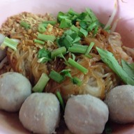 ปุ้ม ก๋วยเตี๋ยวสูตรสมุนไพร