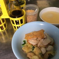 บะหมี่เกี๊ยว สีลมซอย 10