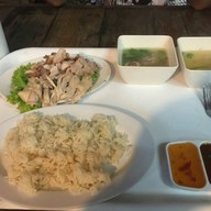 ข้าวมันไก่ใหญ่สุดติ่ง ( สุดติ่ง )