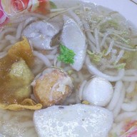 ก๋วยเตี๋ยวลูกชิ้นปลา สี่พระยา