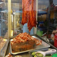 ชุนฮั้ว บะหมี่เกี๊ยวหมูแดง สามแยกปักธงชัย