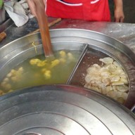 ชุนฮั้ว บะหมี่เกี๊ยวหมูแดง สามแยกปักธงชัย