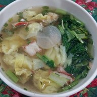 ชุนฮั้ว บะหมี่เกี๊ยวหมูแดง สามแยกปักธงชัย