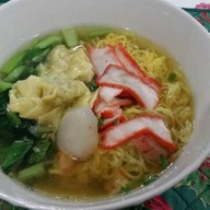 ชุนฮั้ว บะหมี่เกี๊ยวหมูแดง สามแยกปักธงชัย