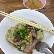 บะหมี่กวางตุ้งหมูอบโคราชแป๊ะปอ