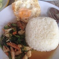 ข้าวผัดปูระยอง (นายเหงียวเจ้าเก่า)