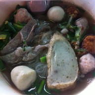 ก๋วยเตี๋ยวหมู ต้มยำ เย็นตาโฟ ท่าเรือประตูน้ำ
