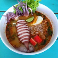 ก๋วยเตี๋ยวต้มยำกุ้งหนักเครื่อง