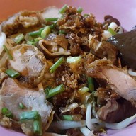 ก๋วยจั๊บน้ำข้น ปากซอยวัดทองธรรมชาติ