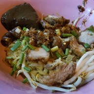 ก๋วยจั๊บน้ำข้น ปากซอยวัดทองธรรมชาติ