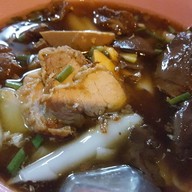 ก๋วยจั๊บน้ำข้น ปากซอยวัดทองธรรมชาติ