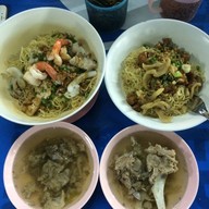 หนวด ข้าวต้มปลา-บะหมี่เกี๊ยว หมู่บ้านธนินทร