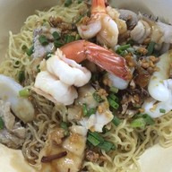 หนวด ข้าวต้มปลา-บะหมี่เกี๊ยว หมู่บ้านธนินทร