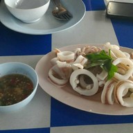 พิภพภัทรซีฟู๊ด (เฟิร์ส) หาดเจ้าหลาว