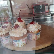 Dee Dee Bakery Shop Cartoon Network Amazone Pattaya