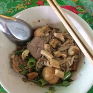 ก๋วยเตี๋ยวเรือตาตุ๊.โบราณ กะทิสด