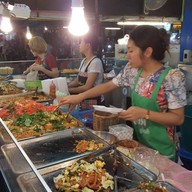 ผัดหมี่โคราชแม่เรณู