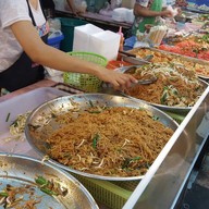 ผัดหมี่โคราชแม่เรณู