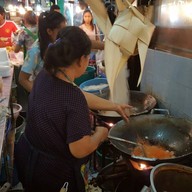 ผัดหมี่โคราชแม่เรณู