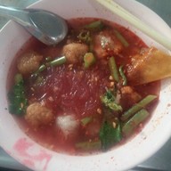 ก๋วยเตี๋ยวลูกชิ้นแคระ เจ้าเก่าอุดมสุข