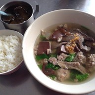 ศรีชลเกาเหลาเลือดหมู