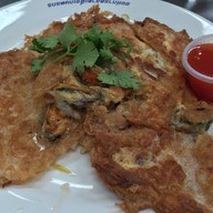 ผัดไทย หอยทอด ตลาดอตก.(เจ๊สมรเจ้าเก่า20ปี)