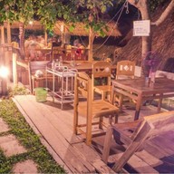 ร้าน รับลมชมน้ำ